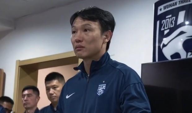 MK体育足球报：三镇确定邓卓翔下赛季继续带队，俱乐部不欠薪运营稳定